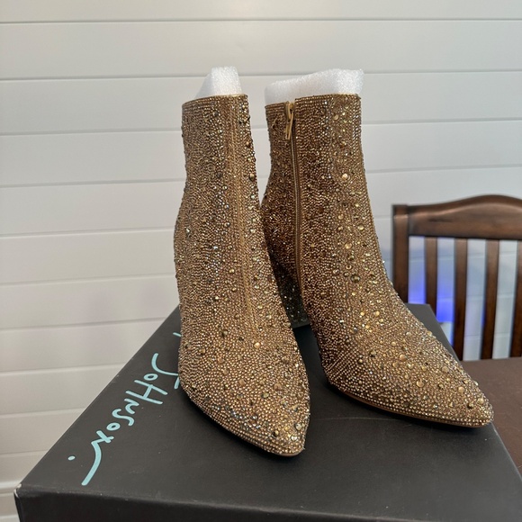 Betsey Johnson Cady Gold Size 8 New Never Worn - Picture 2 of 6